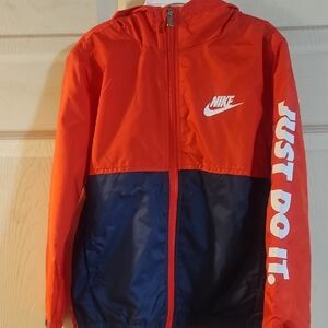 NIKE KIDS WINDRUNNER JACKET: RED/BLUE: NEW WITH TAGS: SIZE 6